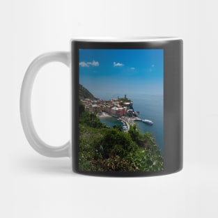 View on the cliff town of Vernazza, one of the colorful Cinque Terre on the Italian west coast Mug